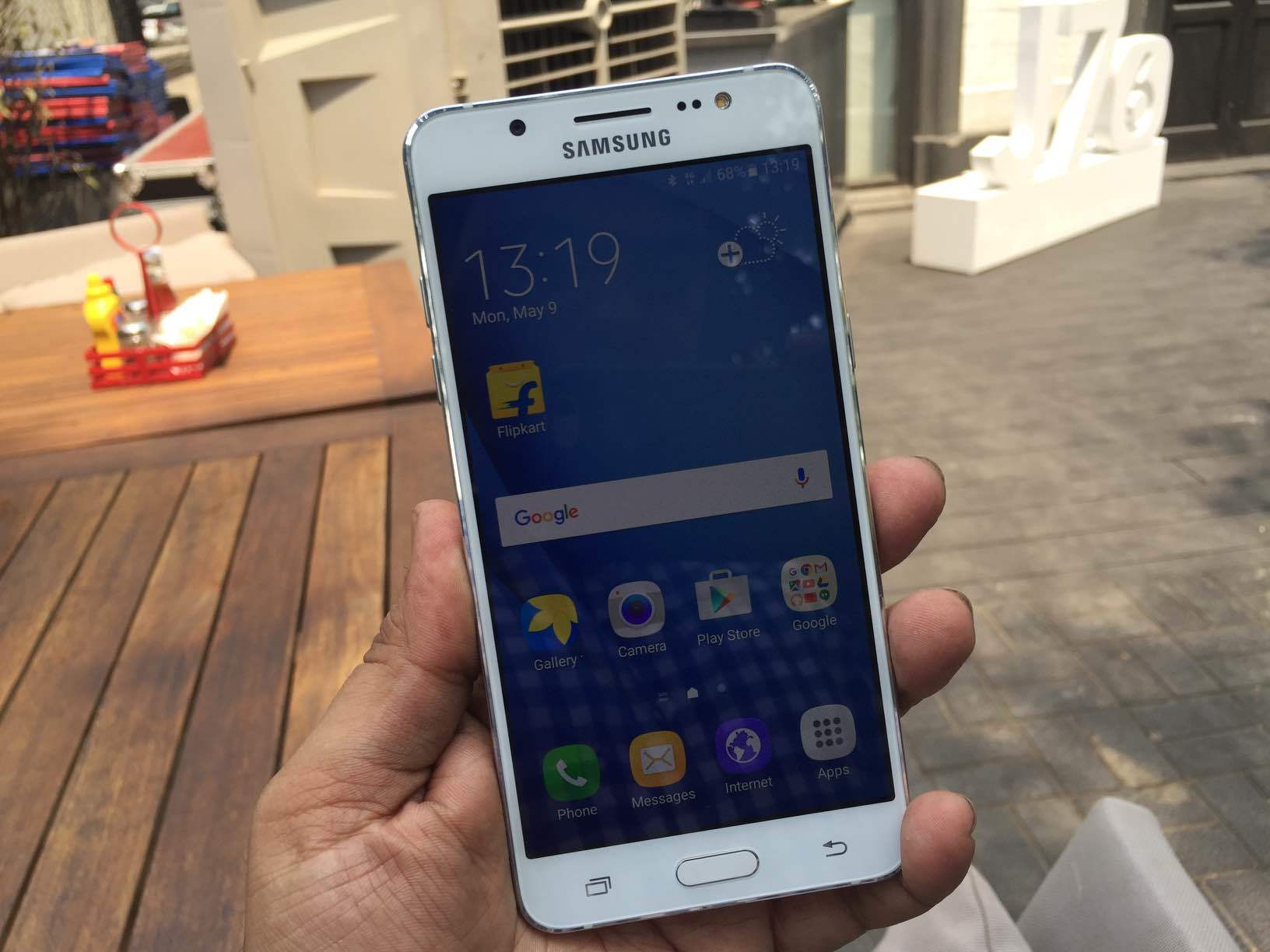 Как угодить всем? Samsung J5 — «народный» телефон на все случаи жизни
